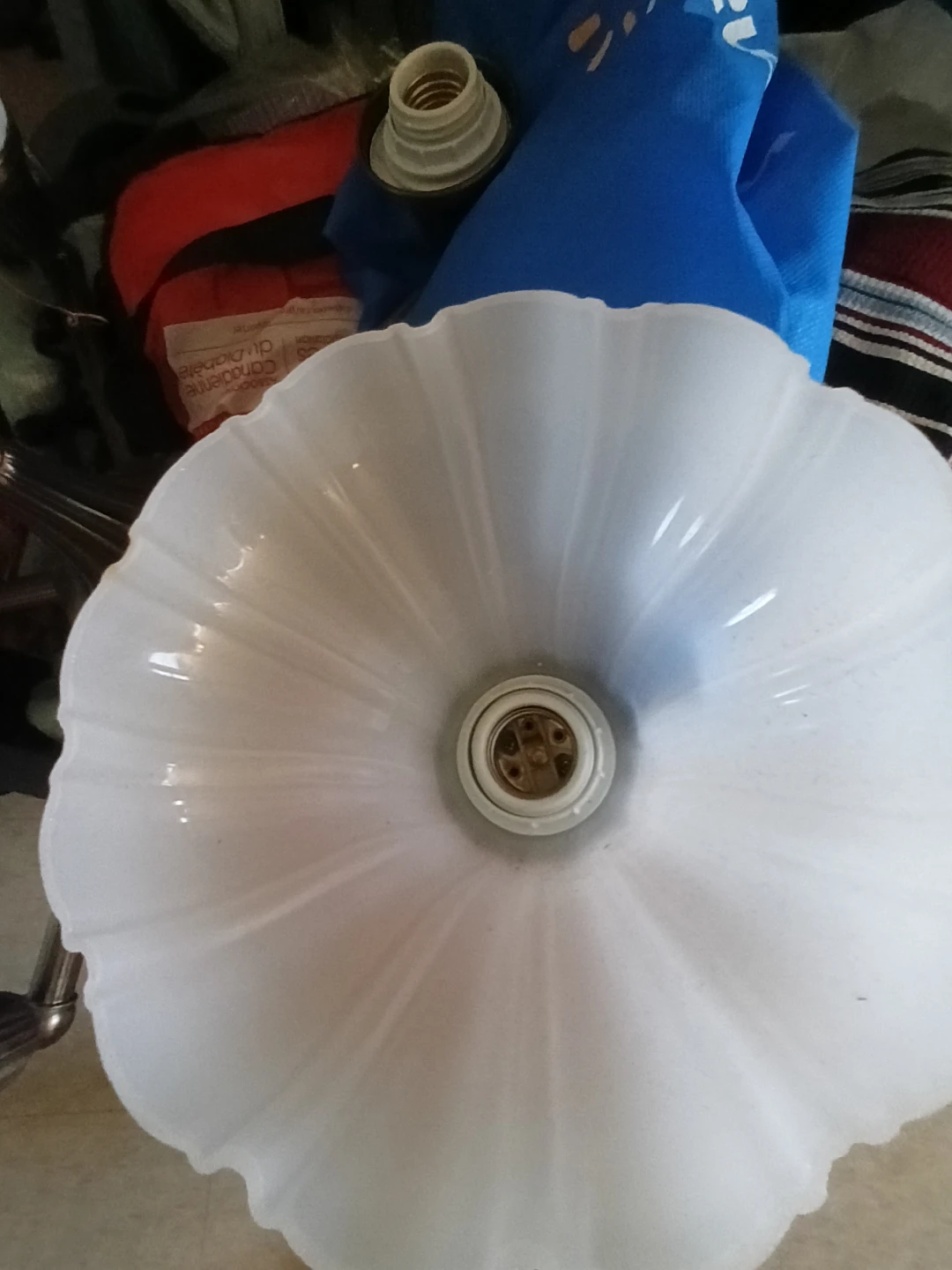 Chandelier with 4 Frosted Glass Shades - photo 4