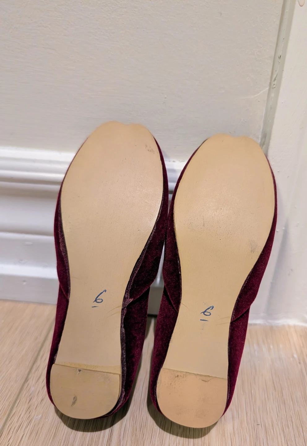 Burgundy Velvet Khusa toddler size 6 - photo 2