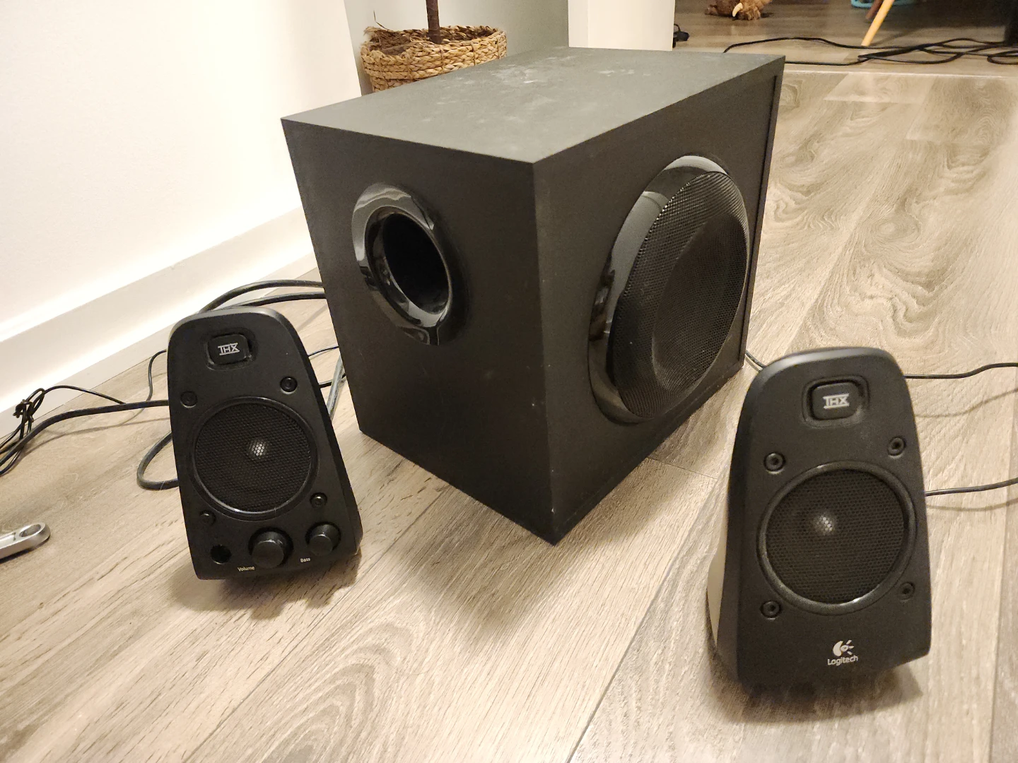 Logitech Z623 THX 2.1 Speakers – As-Is / Parts