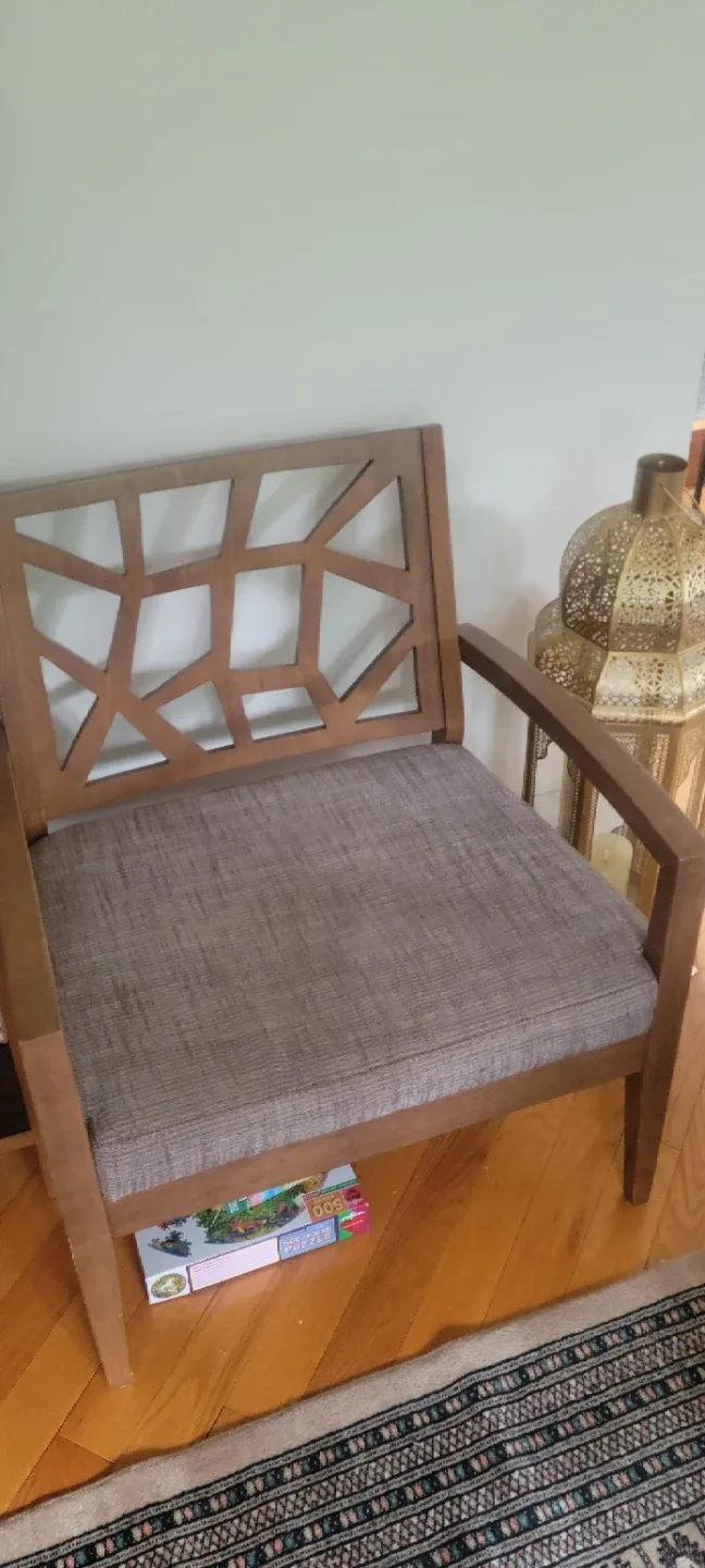 Wooden accent chair with upholstered seat