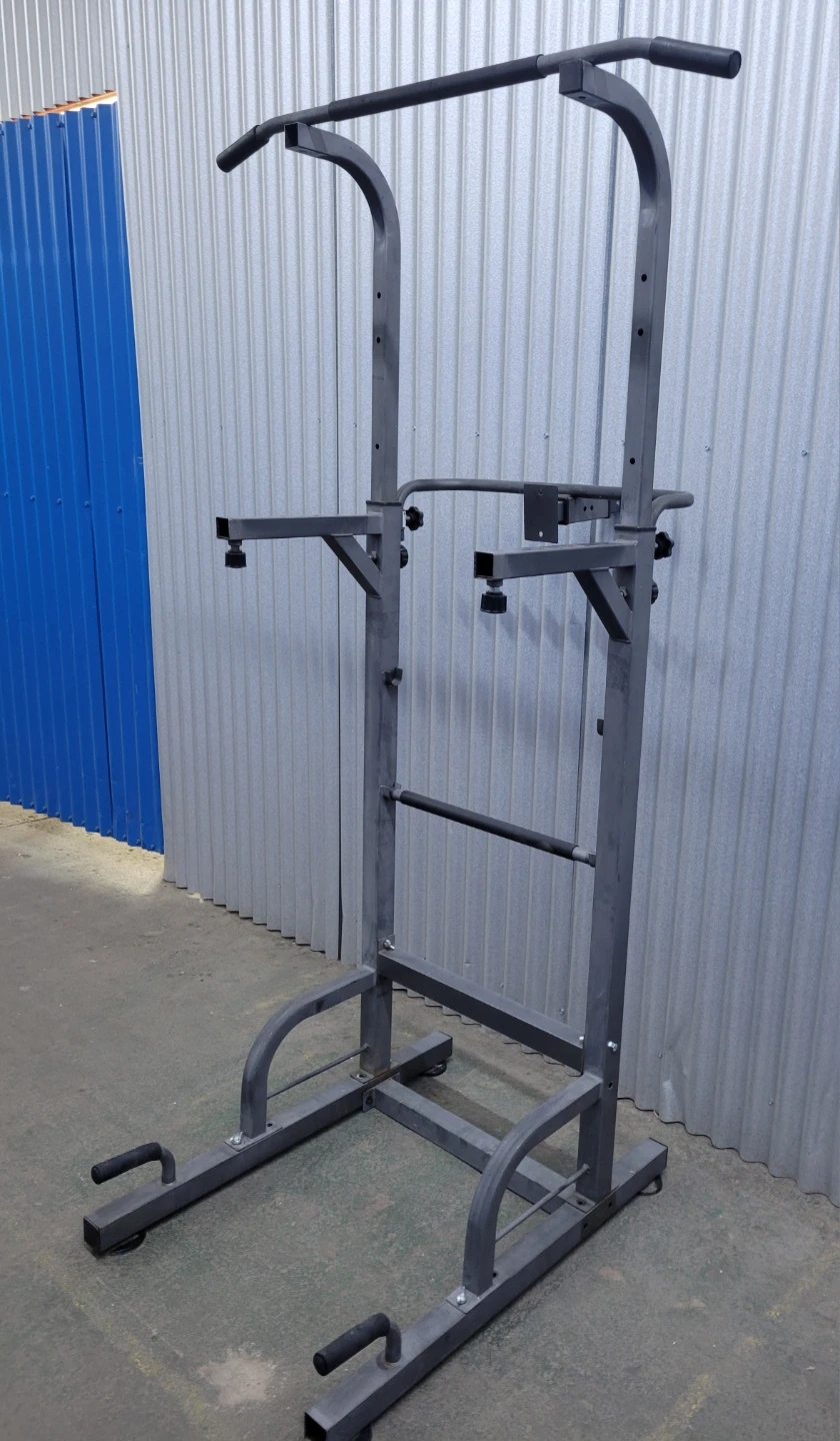 Pull Up Bar Dip Station