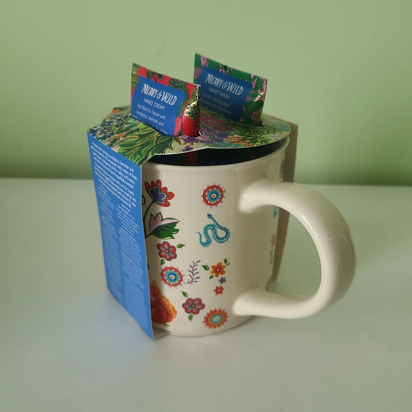 NEW Heathcote & Ivory Mug with Hand Wash and Cream - photo 3