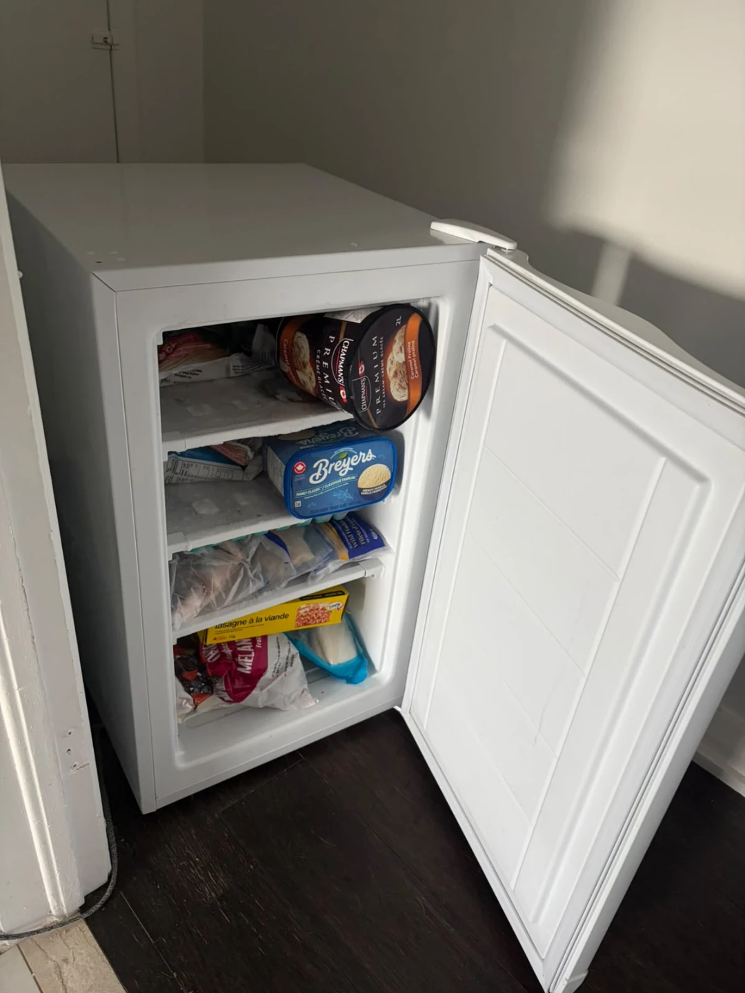 Avanti White Chest Freezer - photo 3