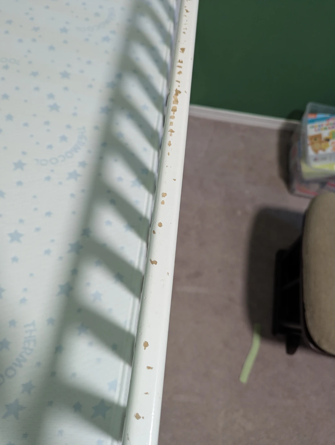Crib with mattress + sheets. - photo 2