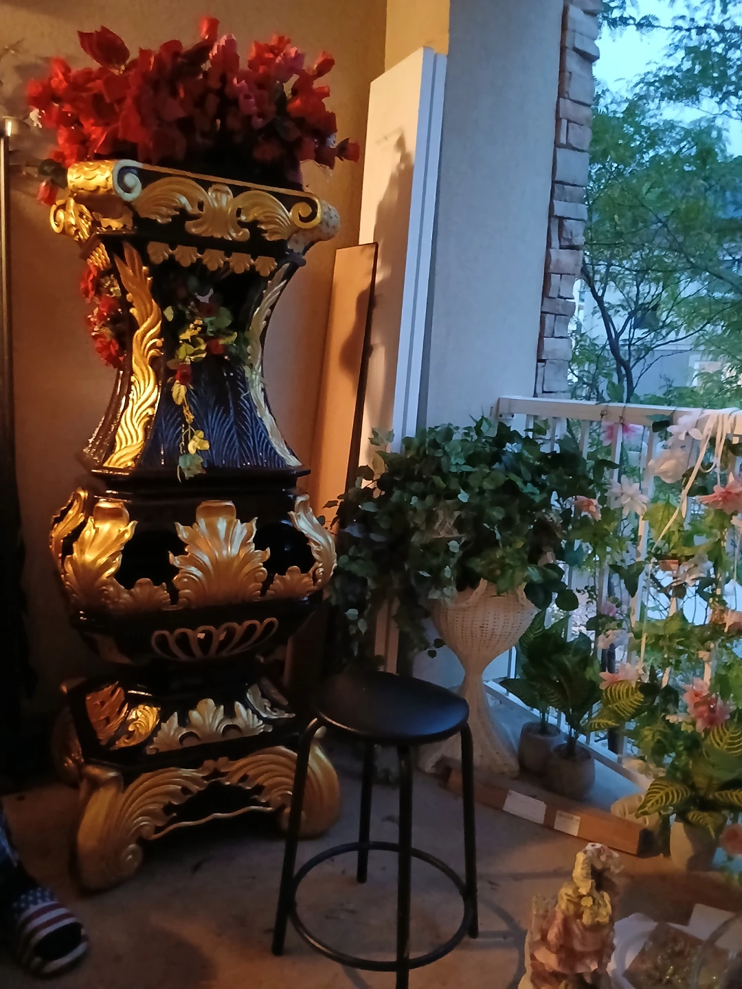 Large ornate decorative planter with gold accents - photo 2