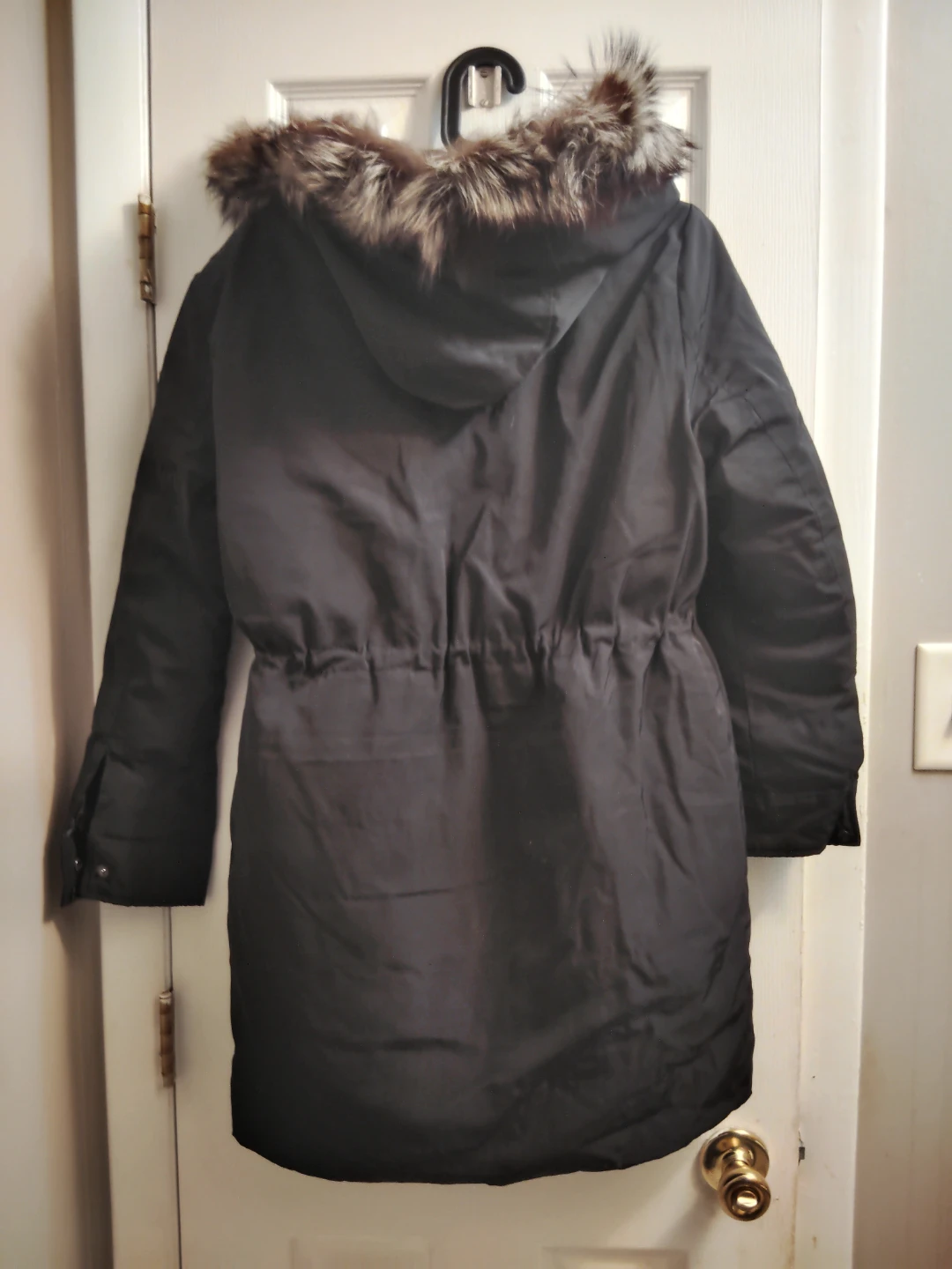 Women’s Black Winter Coat / Parka with Fur Trim Hood (Medium) - photo 2