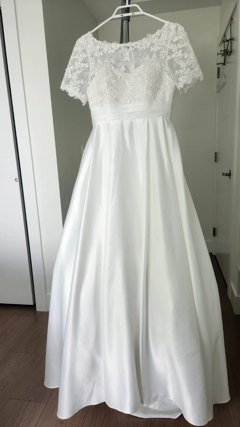 Ivory Wedding Dress with Lace Top and Satin Skirt - photo 5