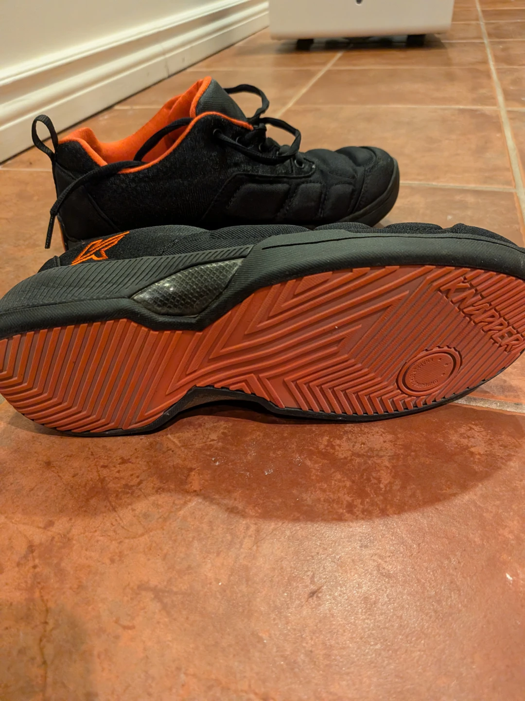 Knapper Ball hockey shoes womens size 9 - photo 2
