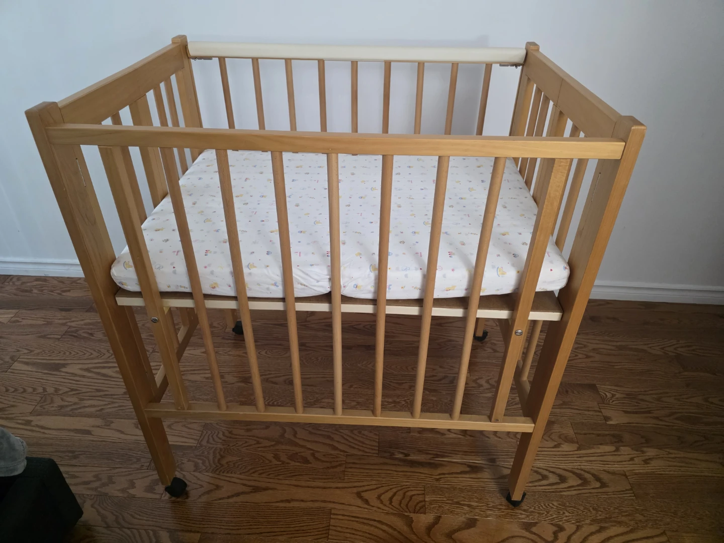 Wooden Baby Bassinet with Mattress - photo 2