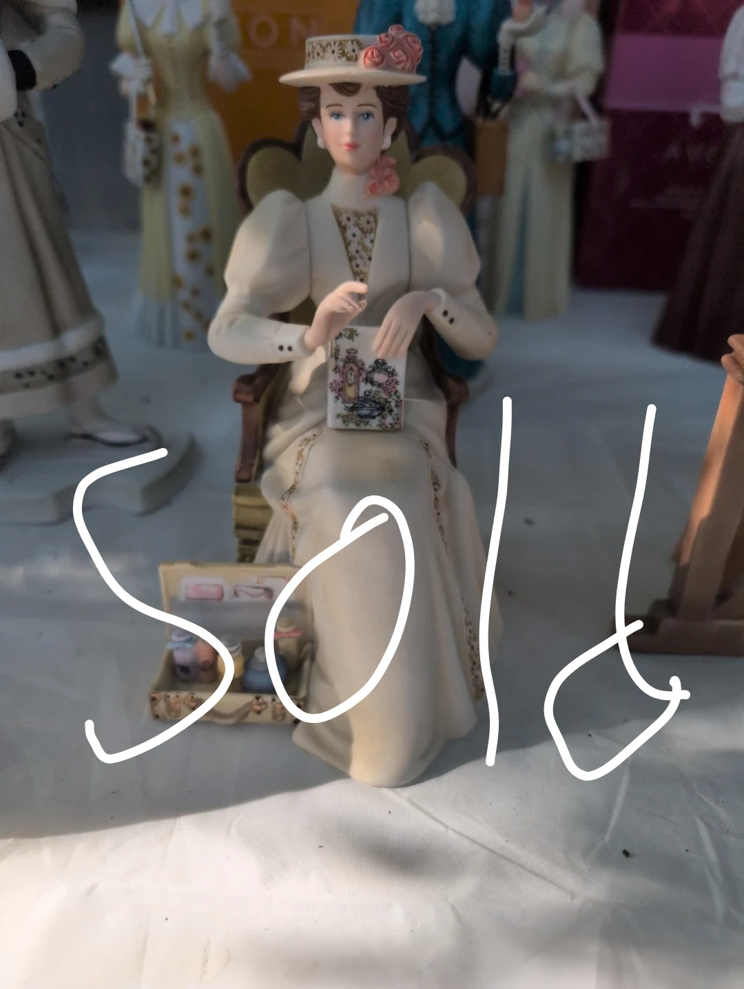 Avon Collector Porcelain Figurines 20$ each - photo 5