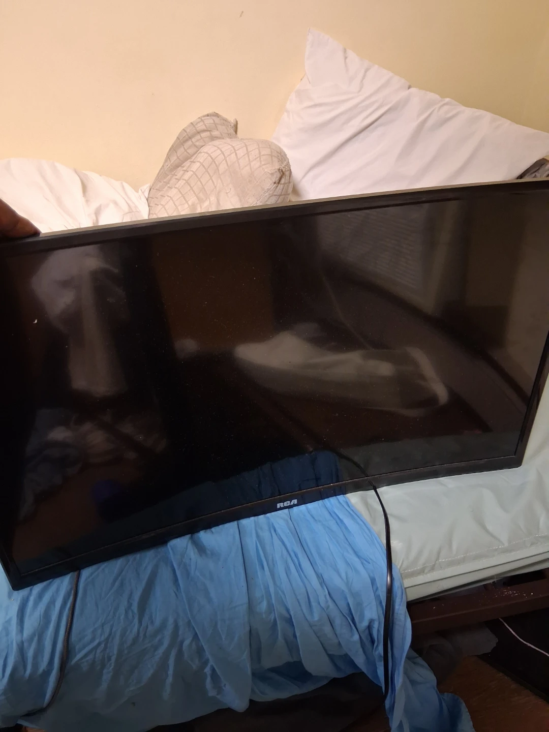 RCA 32" Flat Screen TV - photo 2