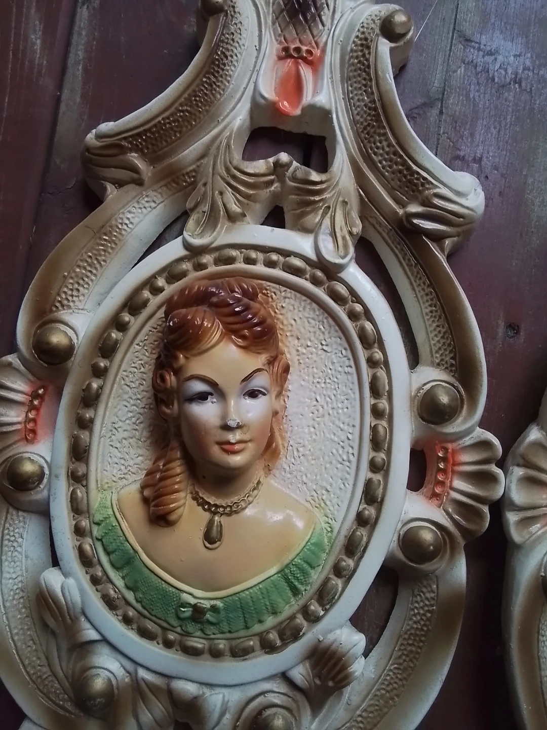 XL Vintage 1970s Hollywood Regency Chalkware Wall Plaques - photo 4