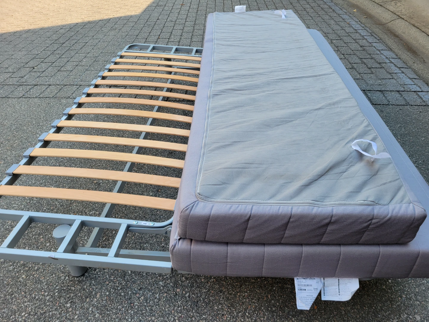 IKEA BEDDINGE Convertible Sleeper Sofa /  Full Futon Bed. - photo 5