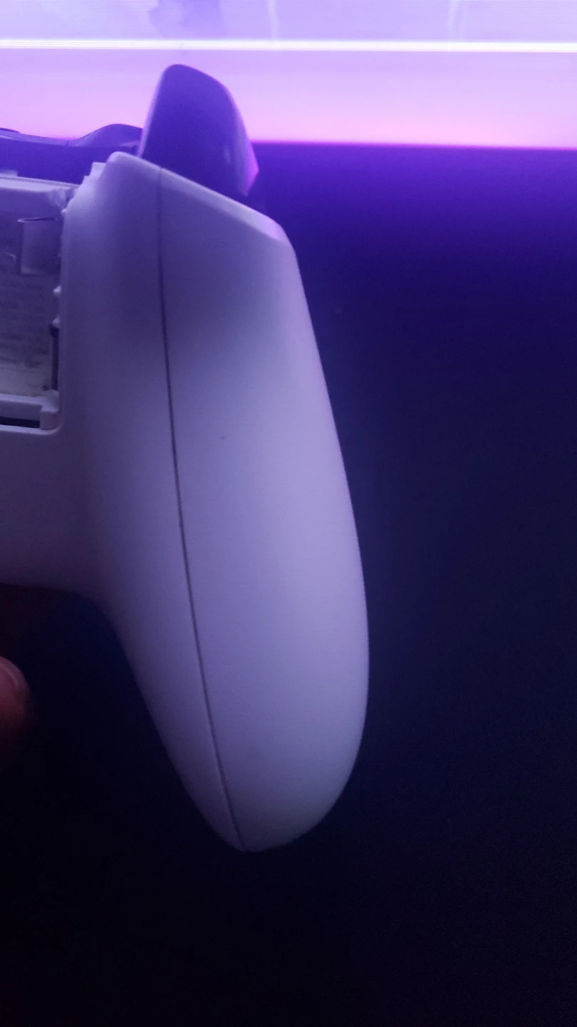 White Xbox Wireless Controller - photo 3
