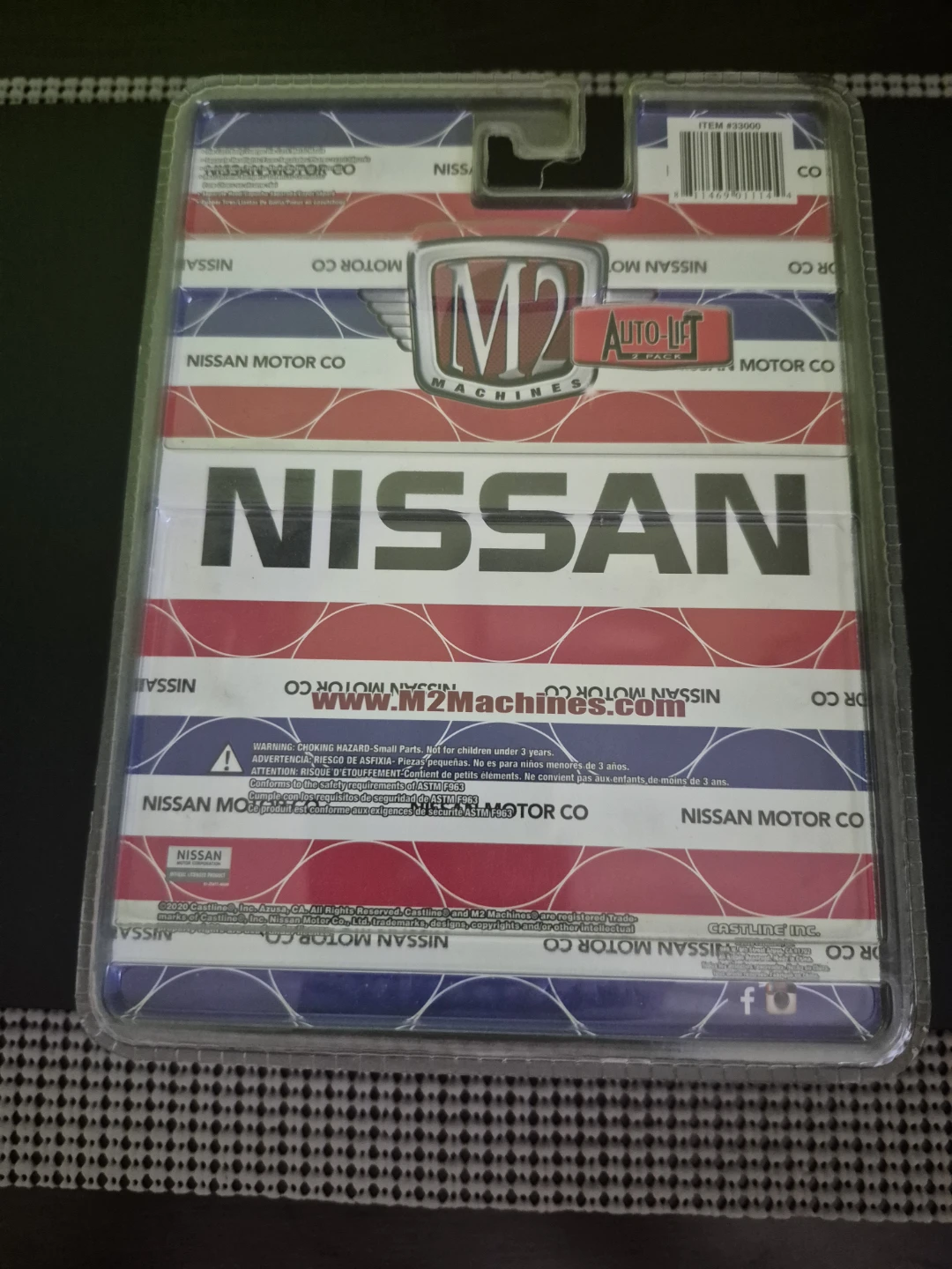 M2 Machines Auto-Lift Nissan 1969 Datsun Bluebird 1600SSS - photo 2