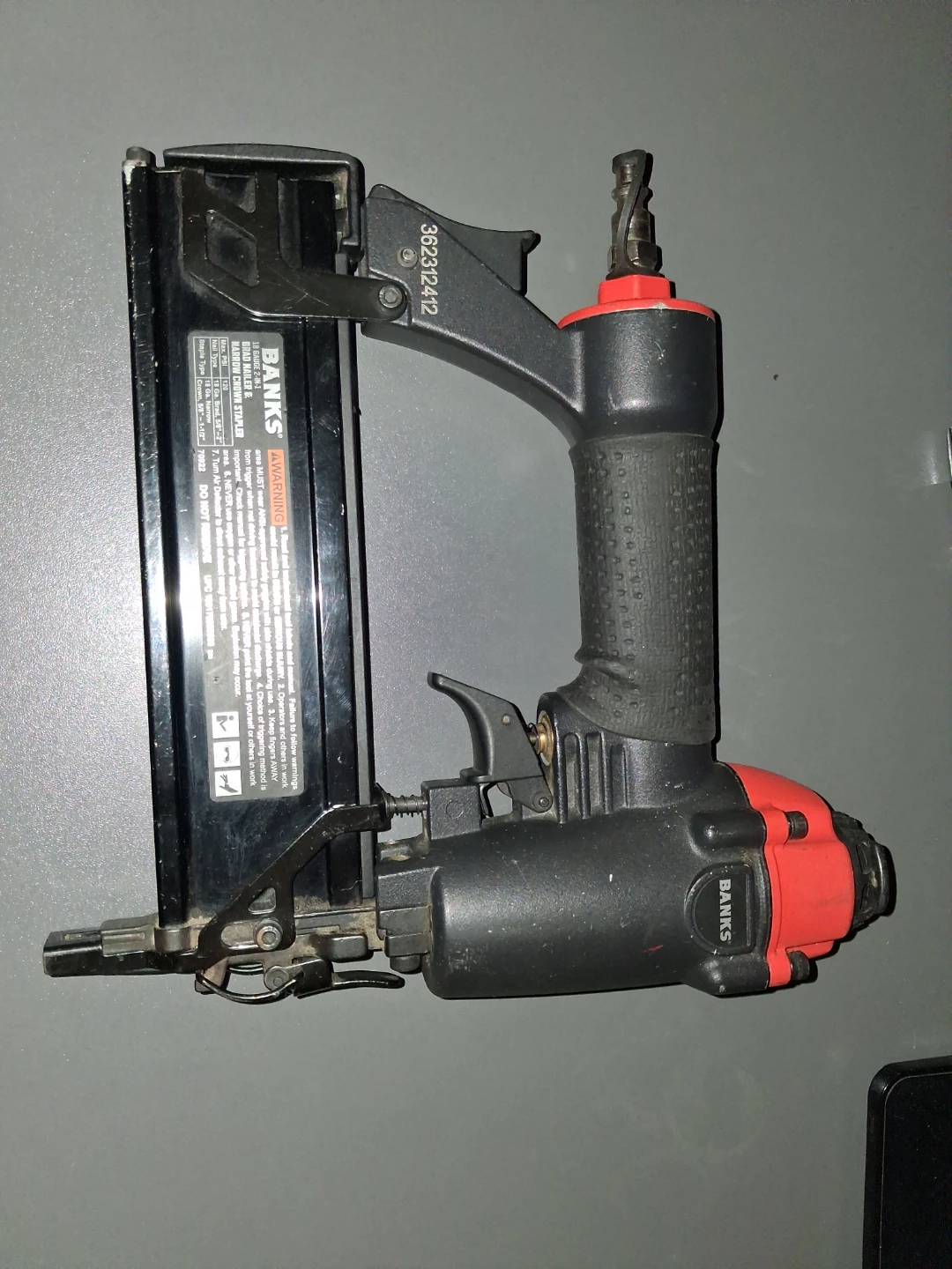 BANKS 18 Gauge 2-in-1 Brad Nailer & Narrow Crown Stapler