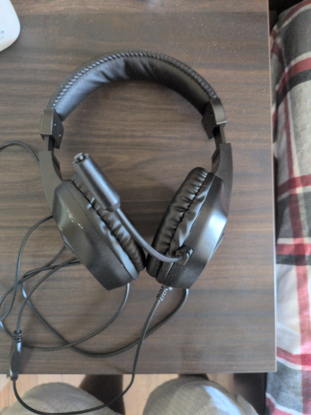 Black Wired Headphones