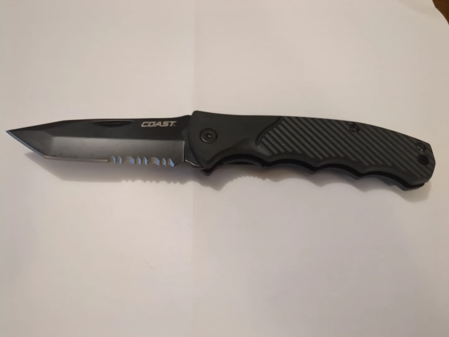 New Coast Lockblade Folding Knife with Durable Belt Clip