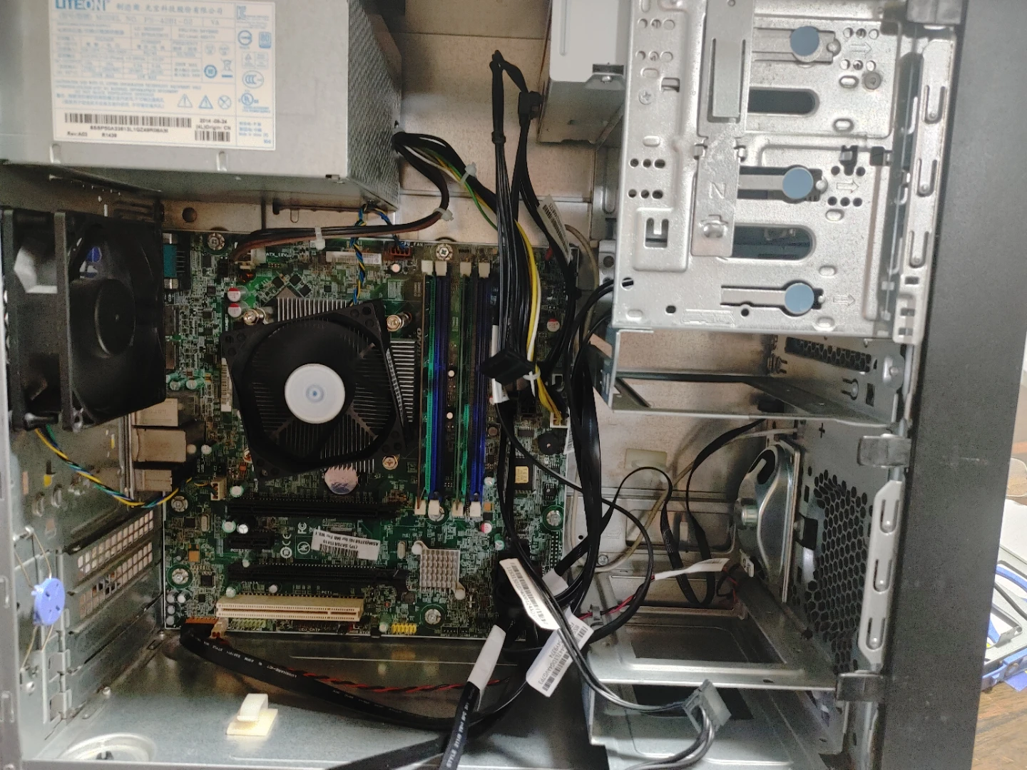 Lenovo ThinkStation P300 Desktop Computer - photo 2