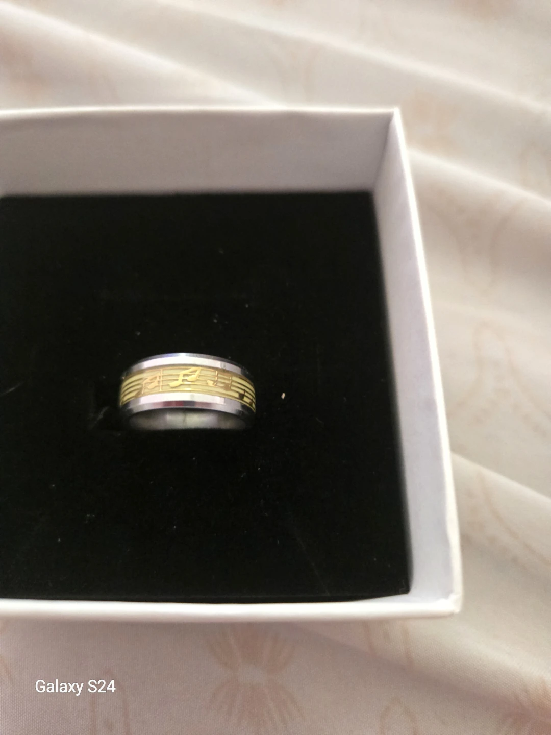 Silver Tone Ring with Gold Tone Design - photo 3