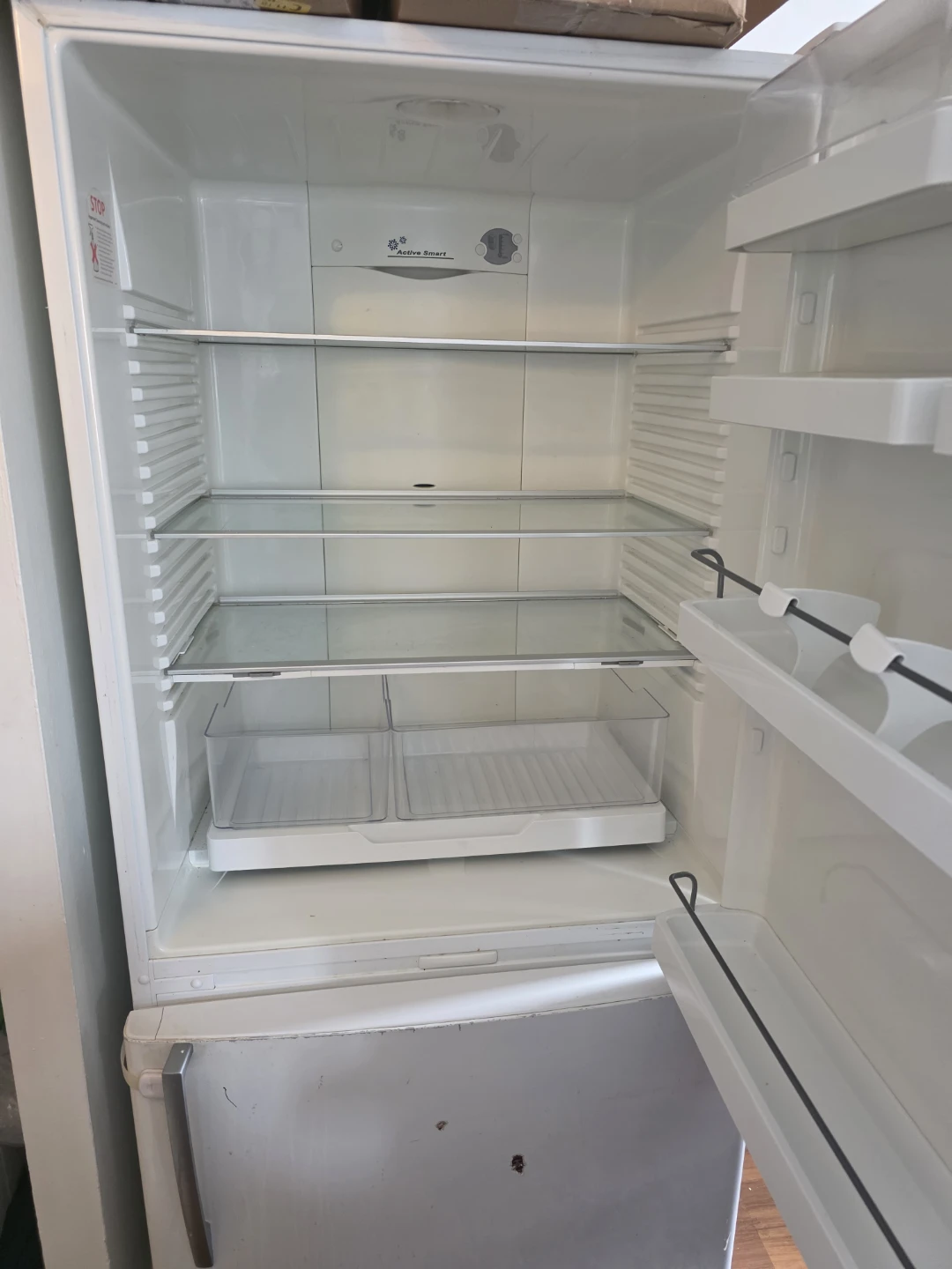 Fisher & Paykel Refrigerator - photo 2