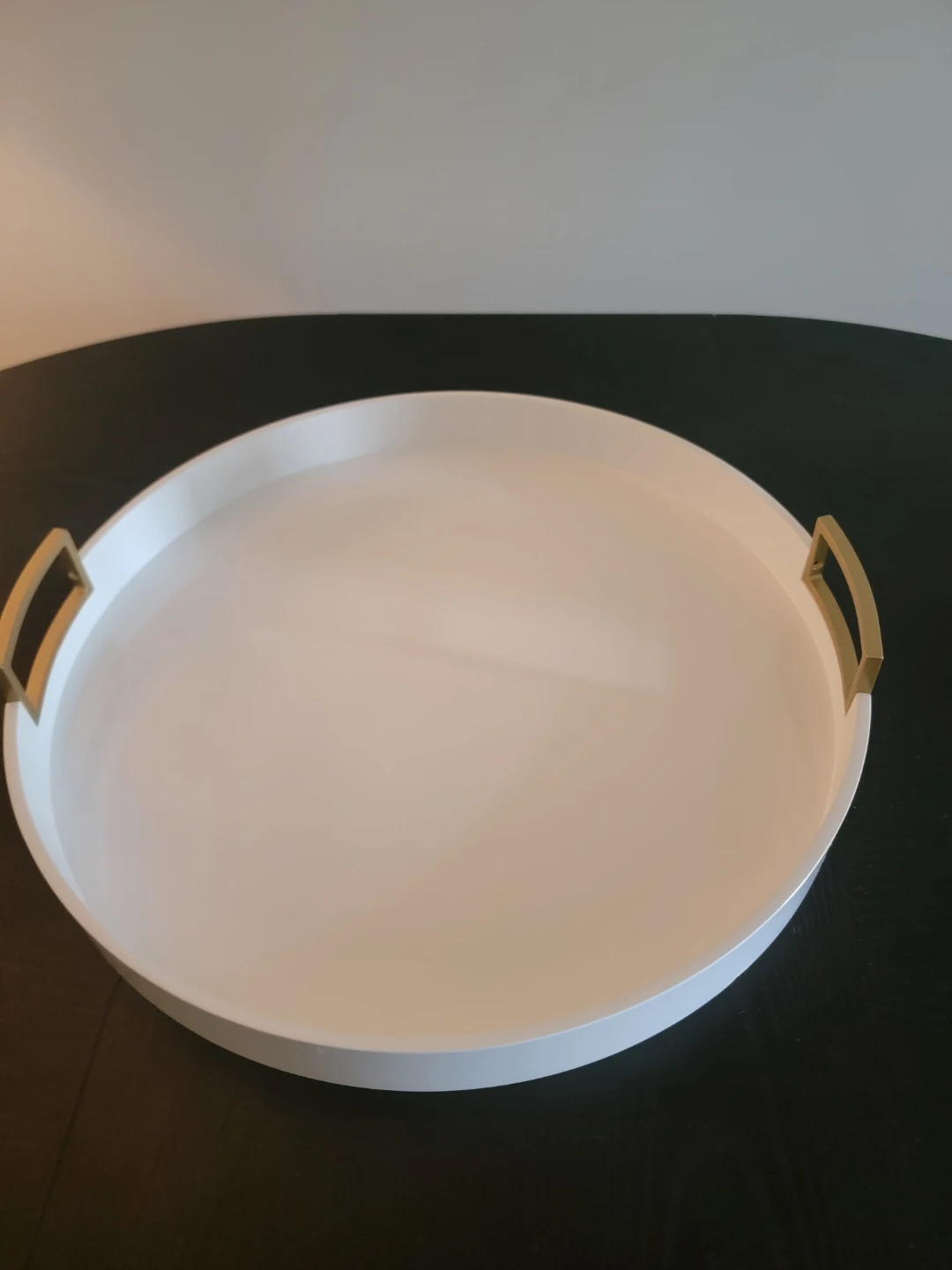White circular serving tray with gold handles - photo 2