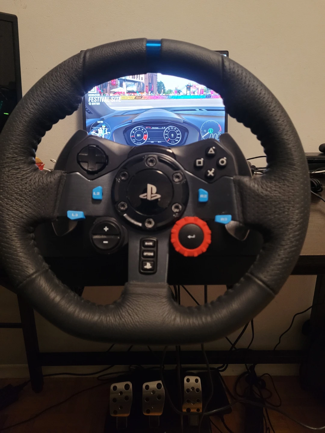 Logitech G29 Racing Wheel + 3 Pedals – PS4/PS5/PC