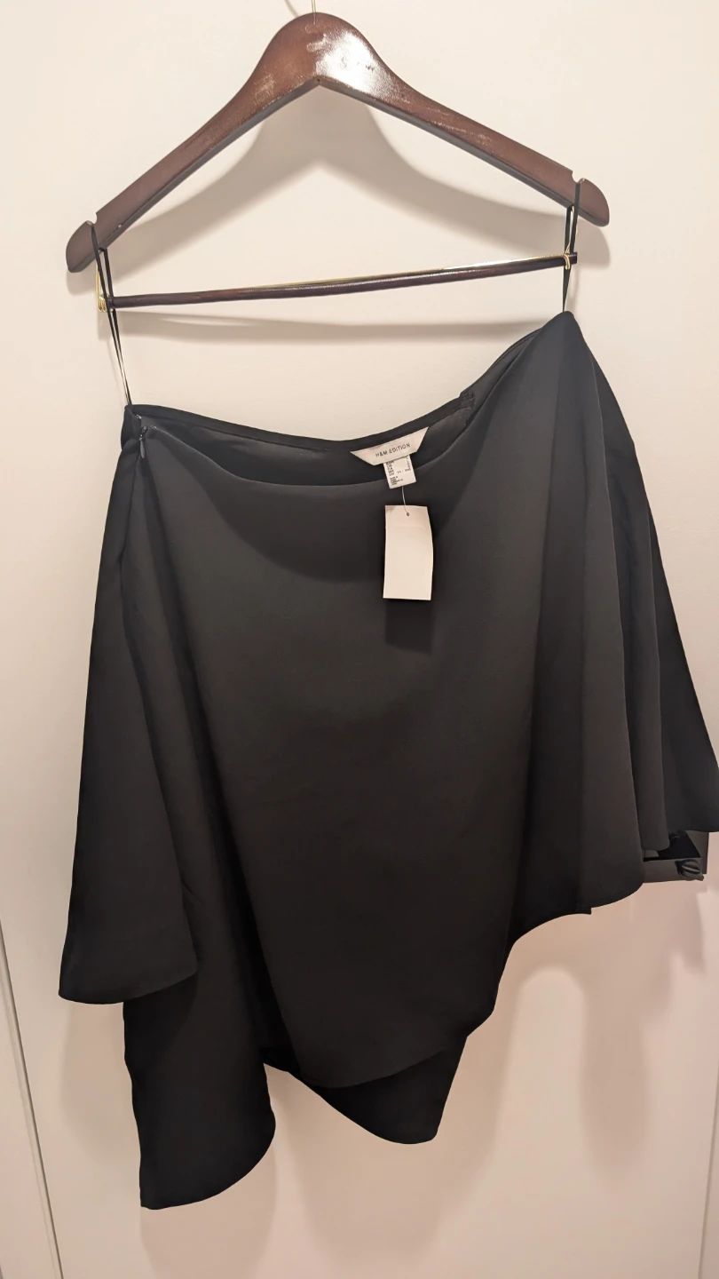 H&M Black One Shoulder Cap Top L
