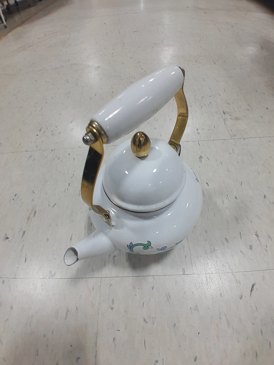 White Enamel Teapot with Floral Accent  2.5 Liter Capacity - photo 2