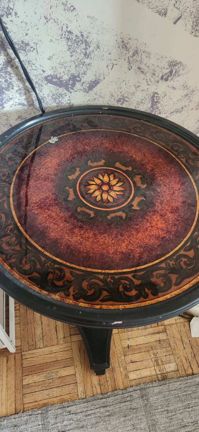 Round Accent Table with Decorative Inlay