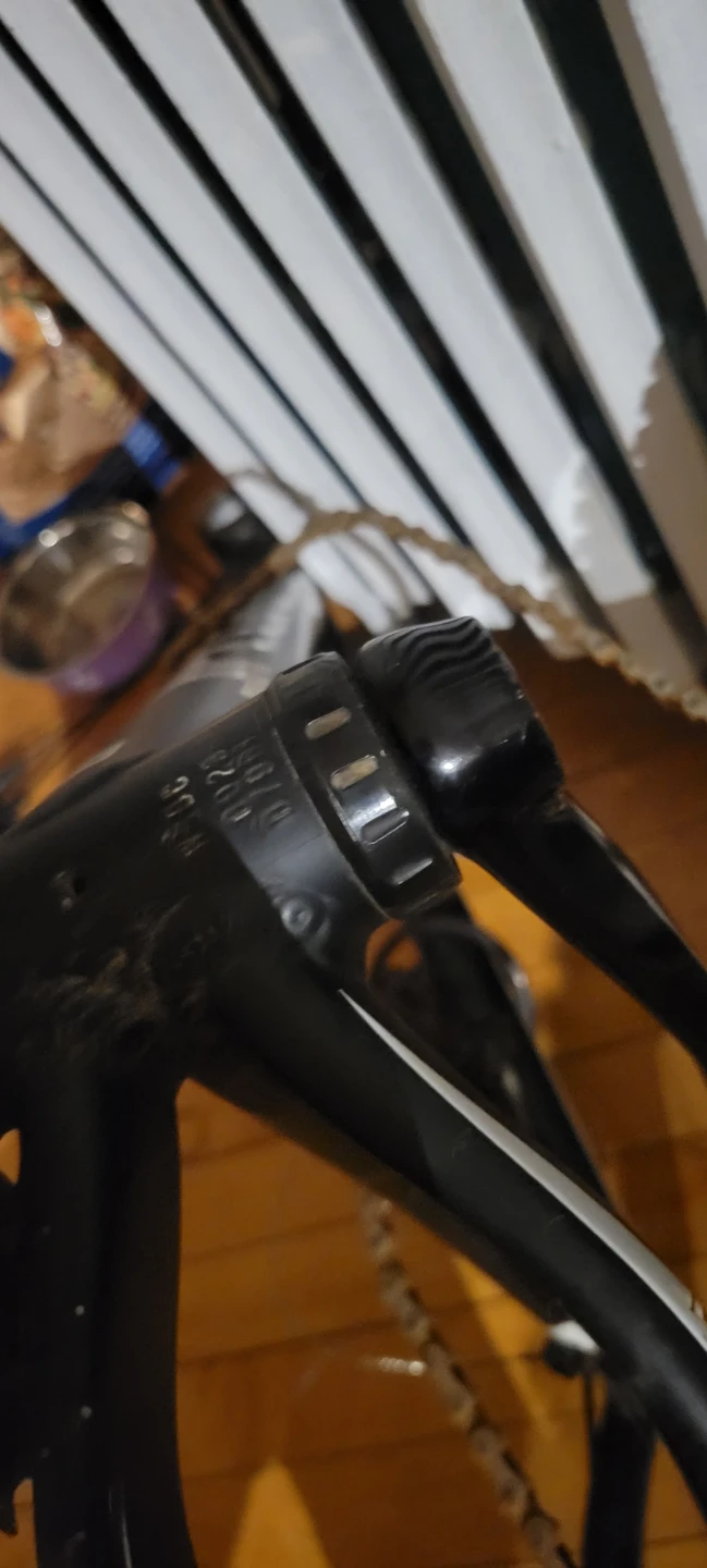 RockShox Recon suspension fork and Specialized bike frame - photo 4