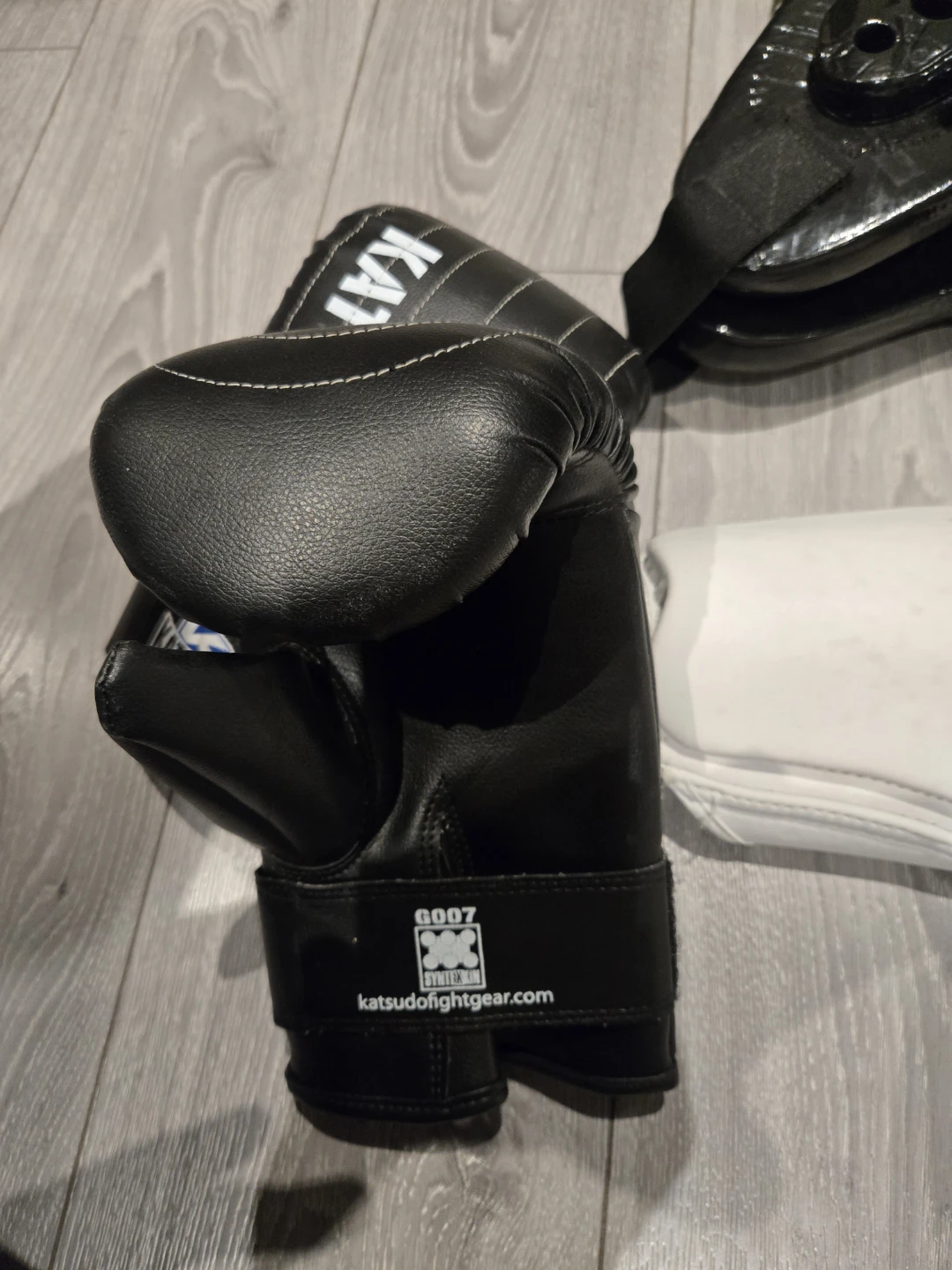 Katsudo-Do & TITLE Boxing Headgear and Gloves Set - photo 4