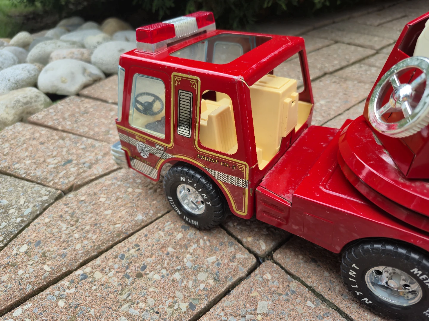 Metal Fire Truck Toy with Ladder - photo 3