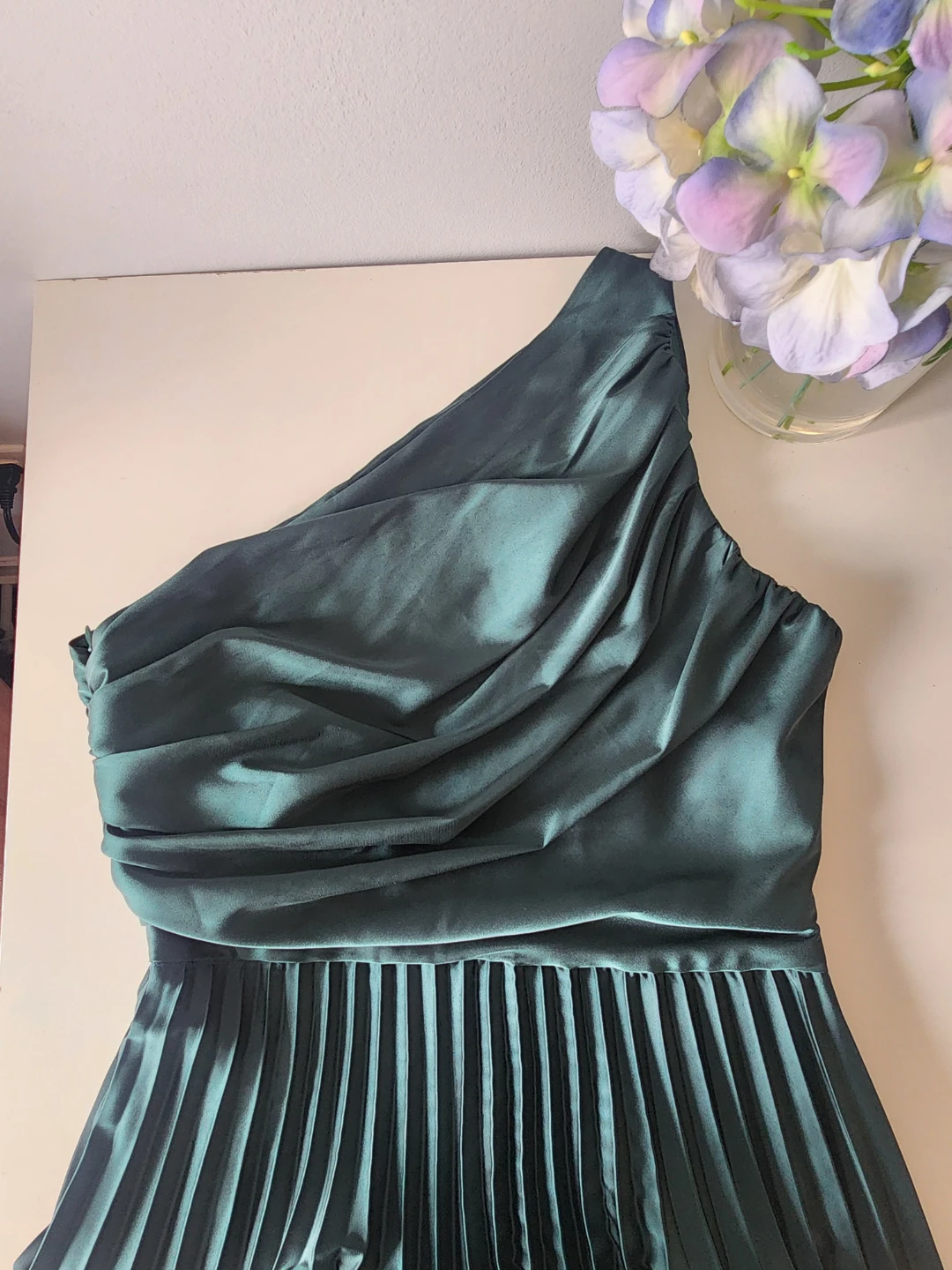 Green One-Shoulder Tiered Pleated Dress