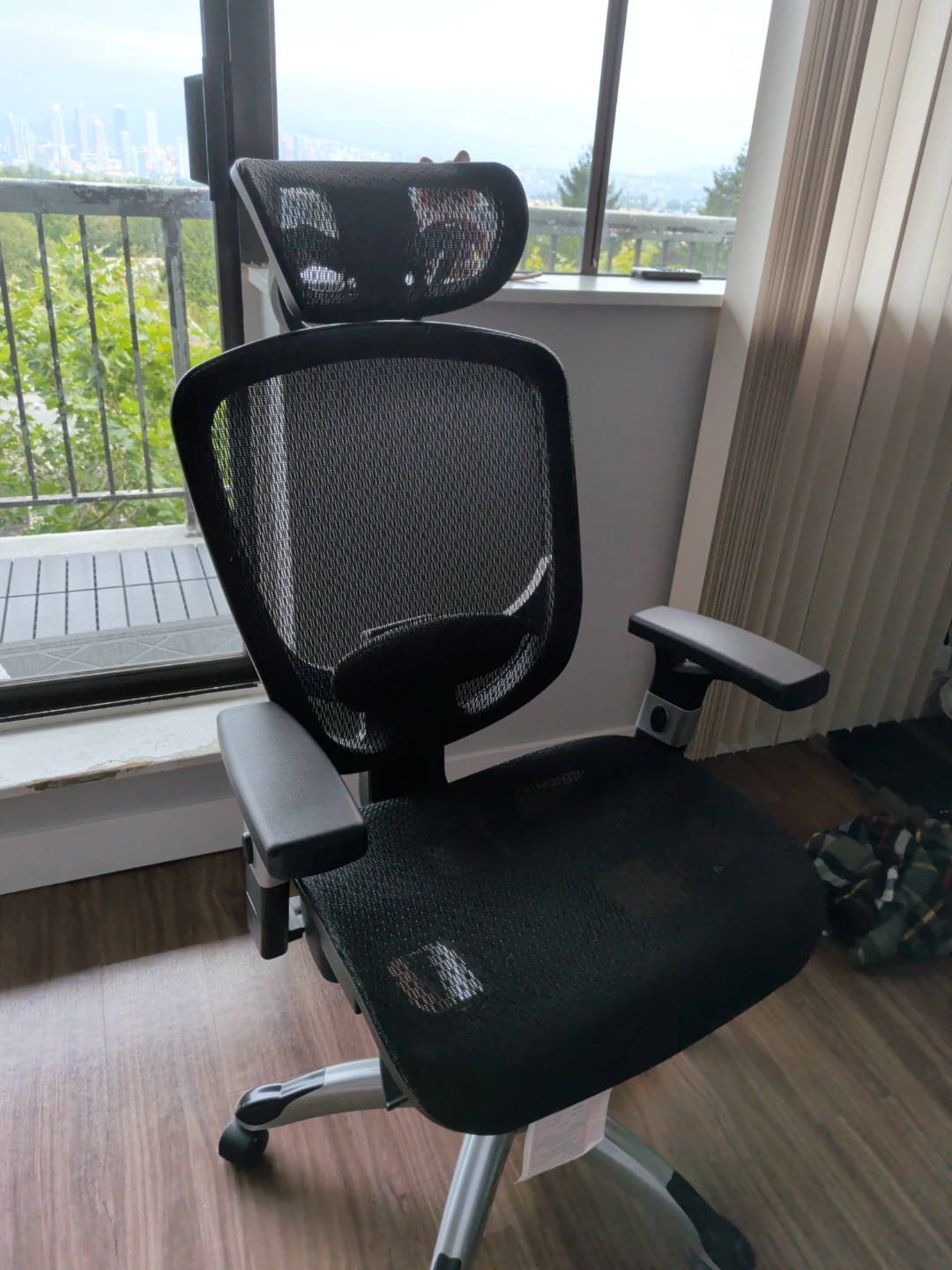Ergonomic office chair with headrest - photo 2