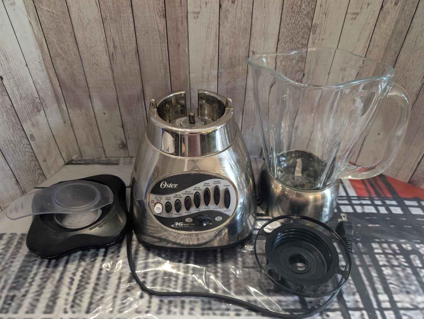 Oster 16-Speed Stainless Steel Countertop Blender - photo 2