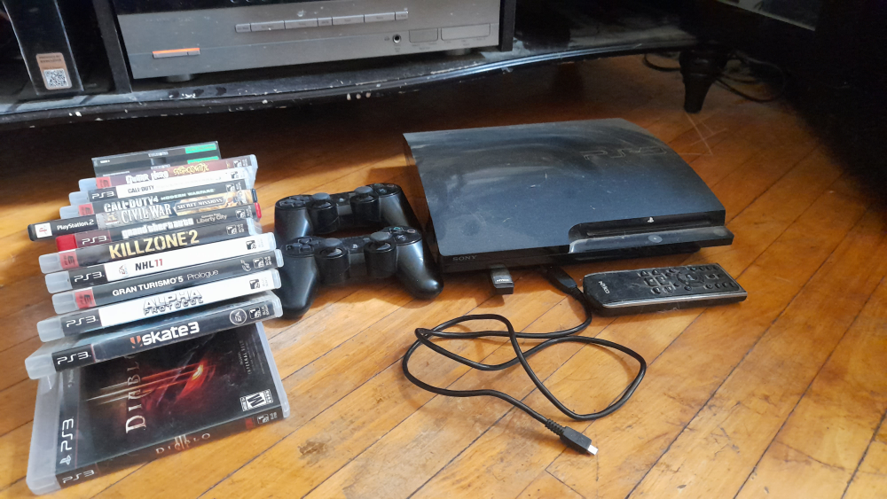 Sony PlayStation 3 Console Bundle with Games and Controllers - photo 2