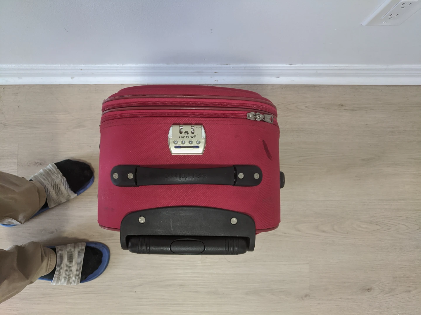 Carry-on Rolling Suitcase - photo 4