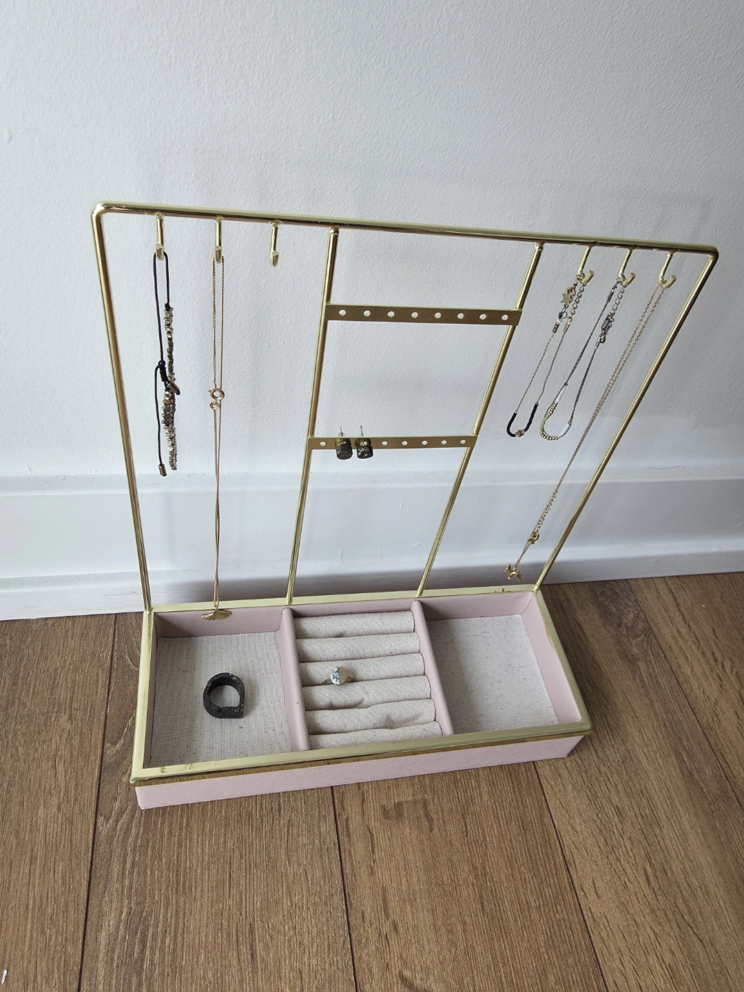 Pink Jewelry Stand - photo 3