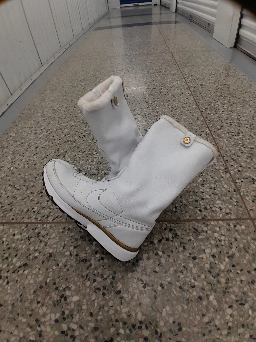 Nike White Winter Boots Women's Size 10