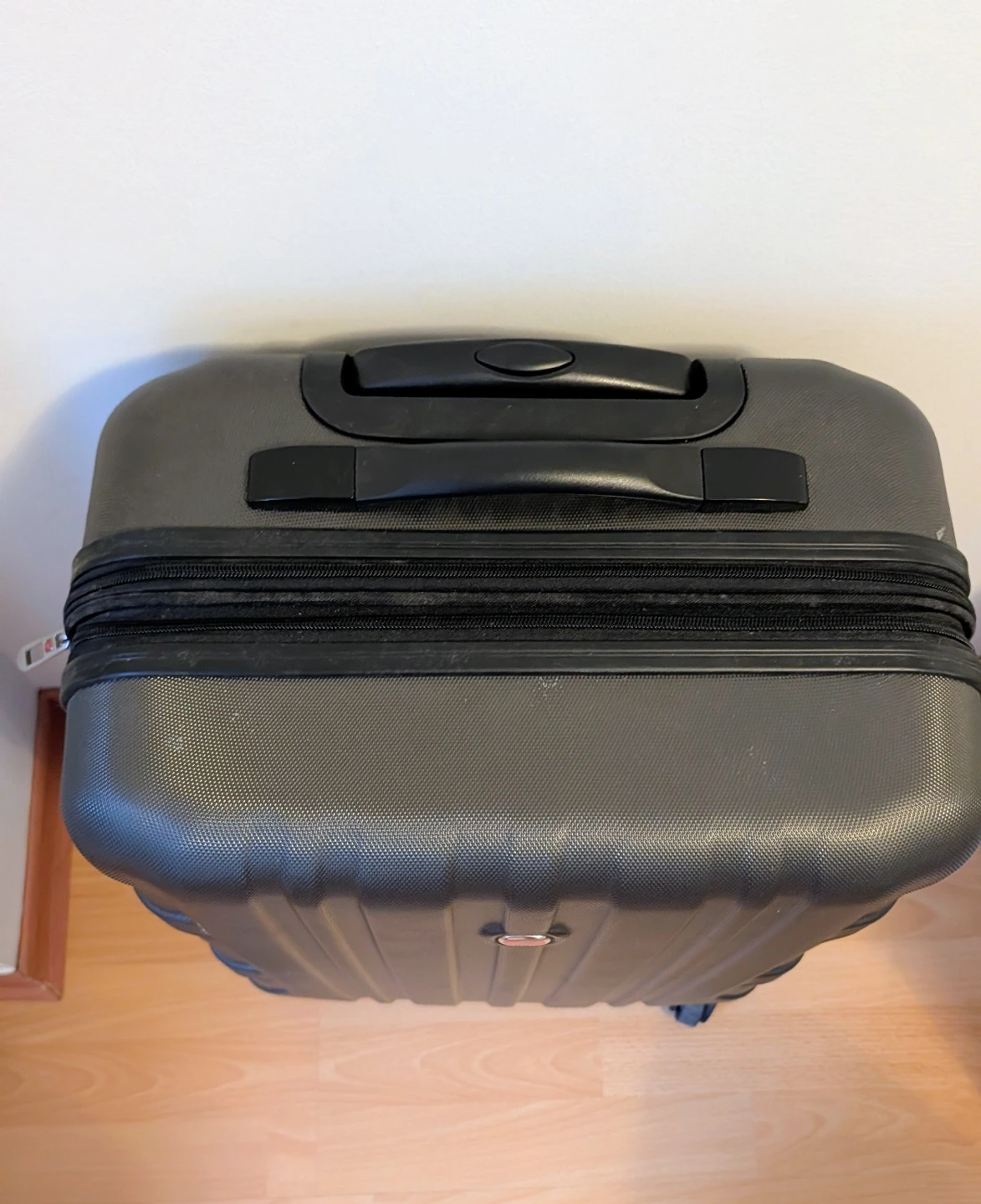 Swiss Gear Hardside Spinner Luggage - photo 2