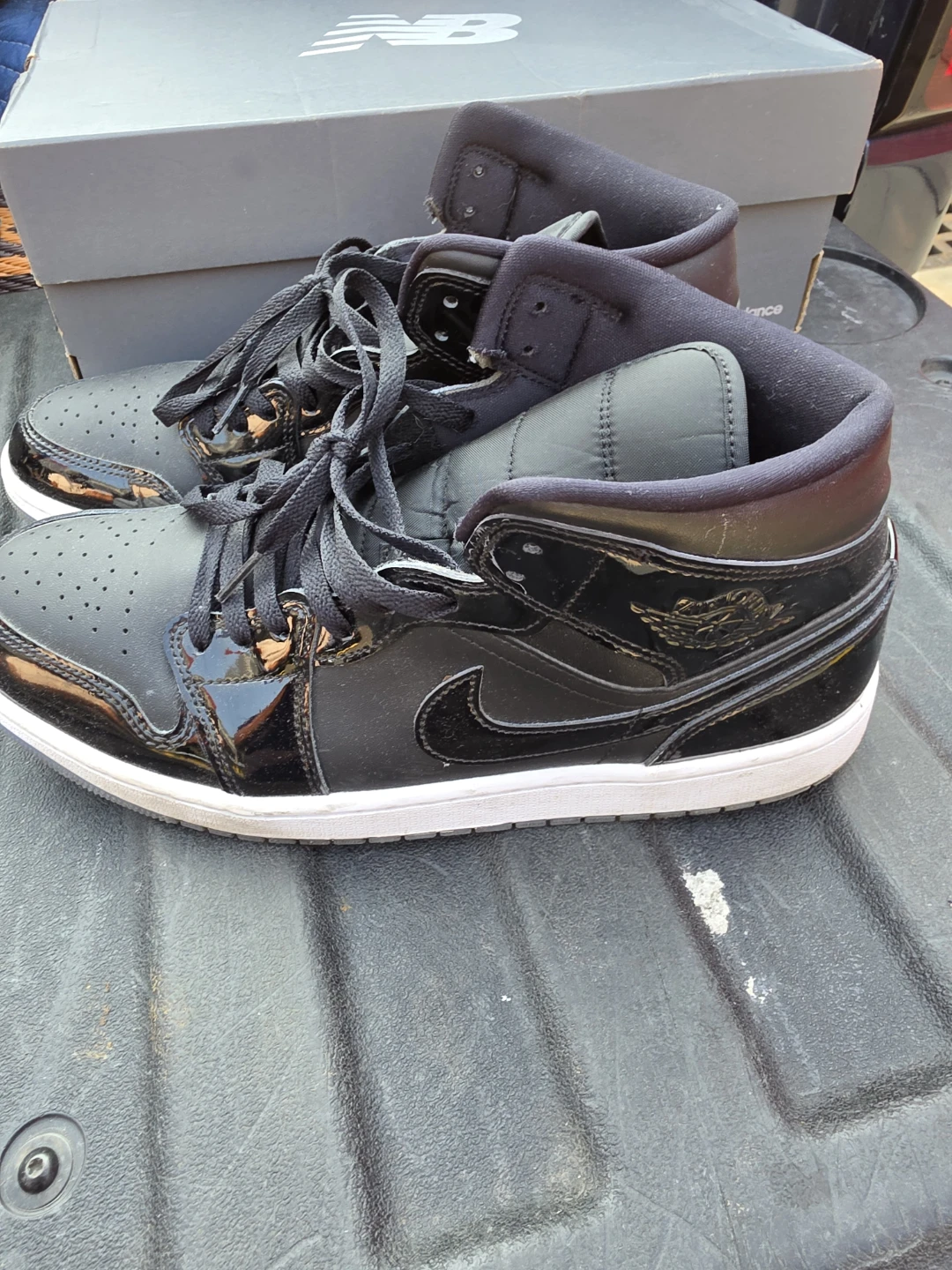 Air Jordan 1 Mid SE Black White Purple US 11 - photo 2