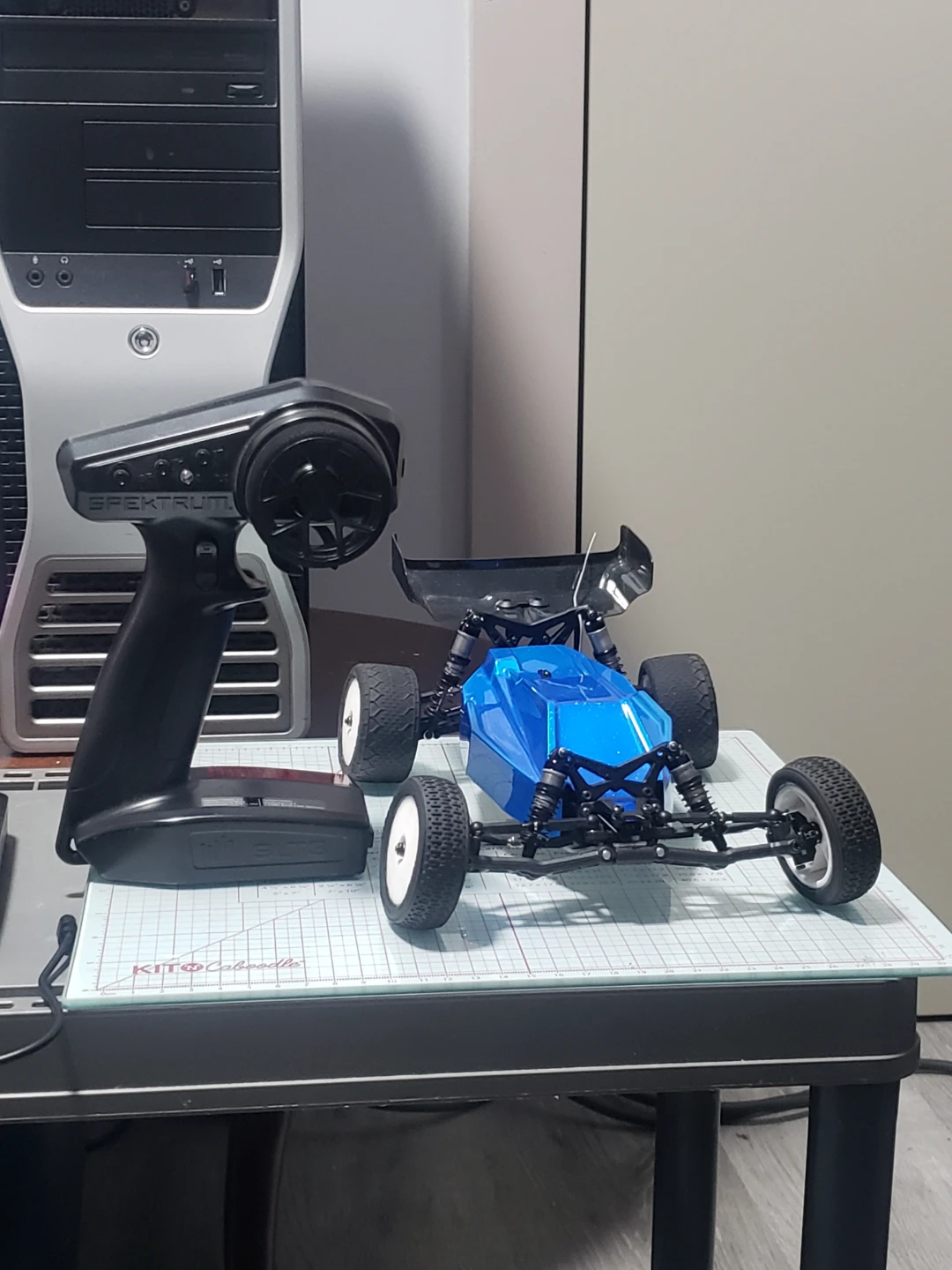 Upgrade losi mini b needs battery and charger.