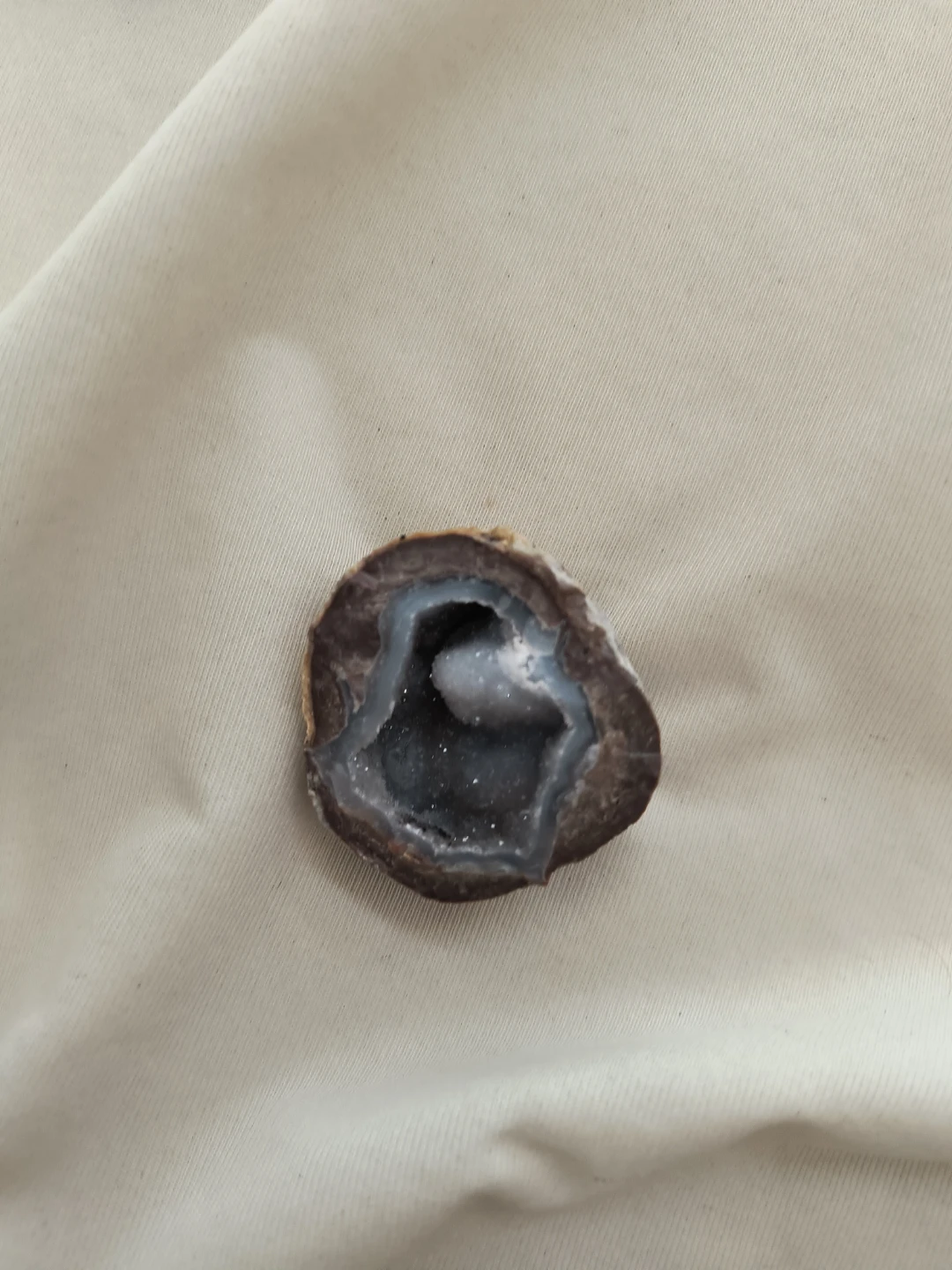 8 small cool geodes - photo 3