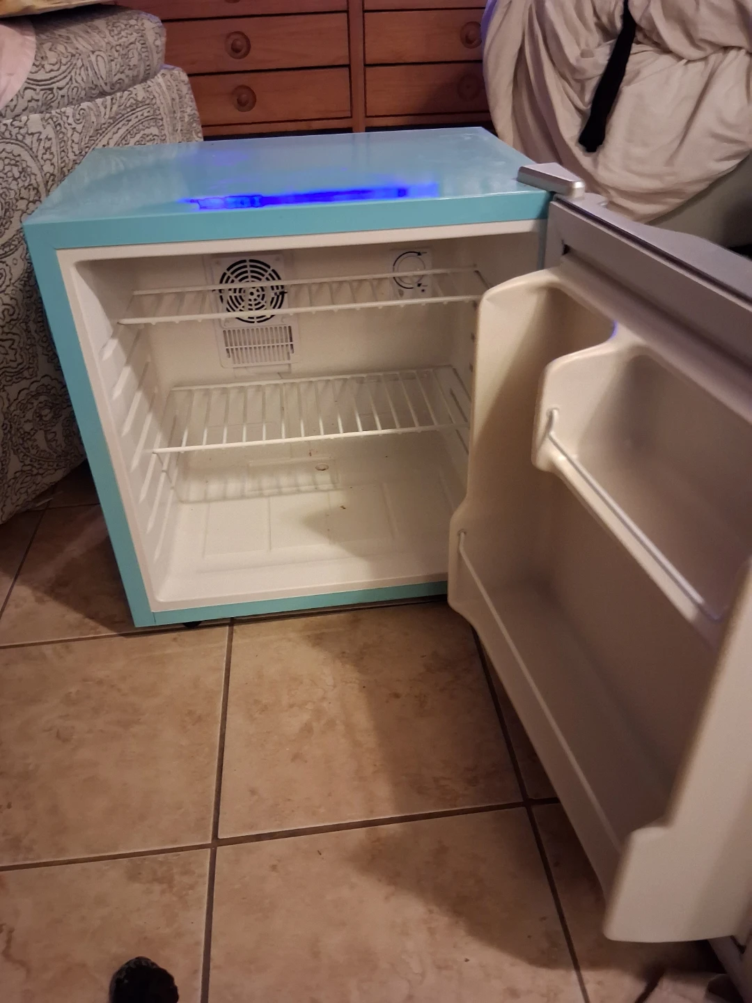 Aqua Mini Fridge - photo 2