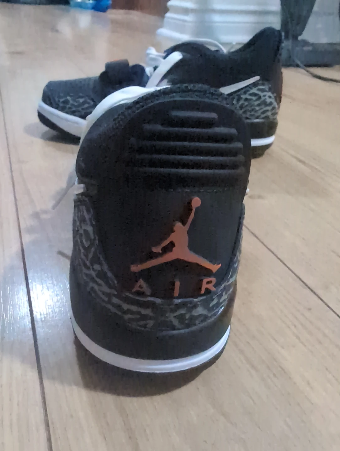 Boys size 5.5 Jordans - photo 4