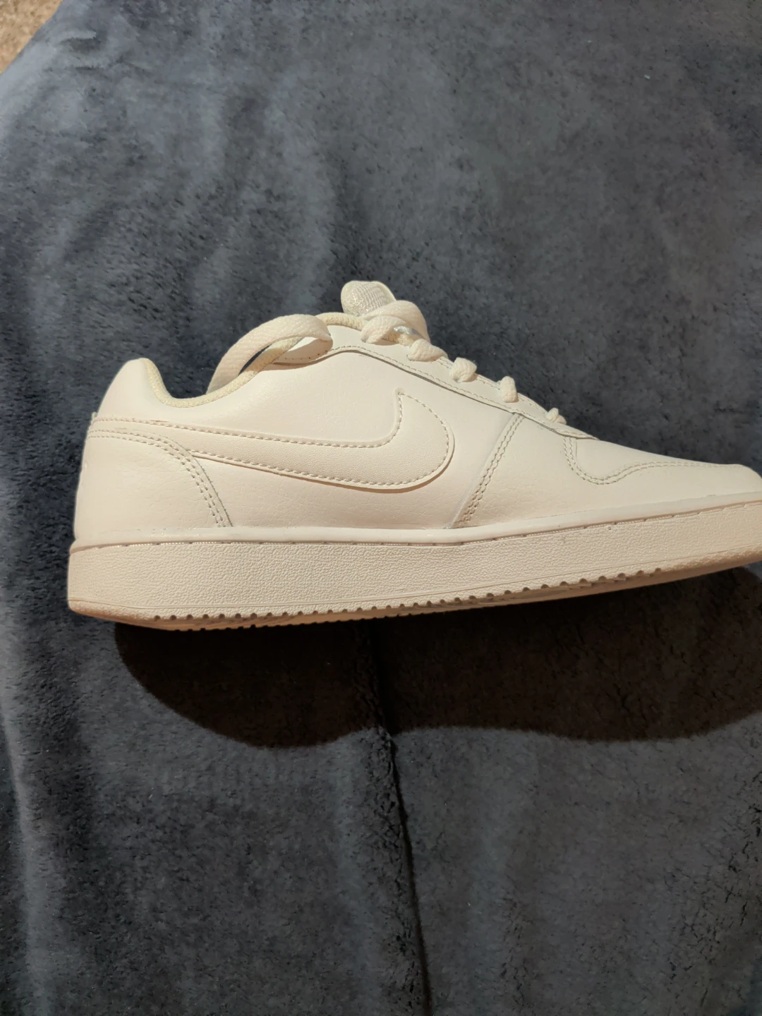 New Nike women's 7.5, men's size 6, Youth 5.5-6sneakers,