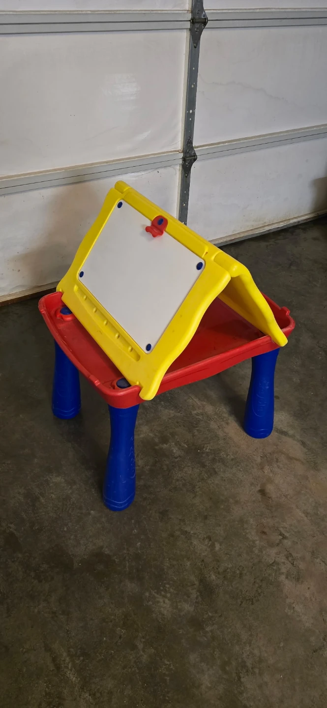 Little Tikes Art Desk Easel