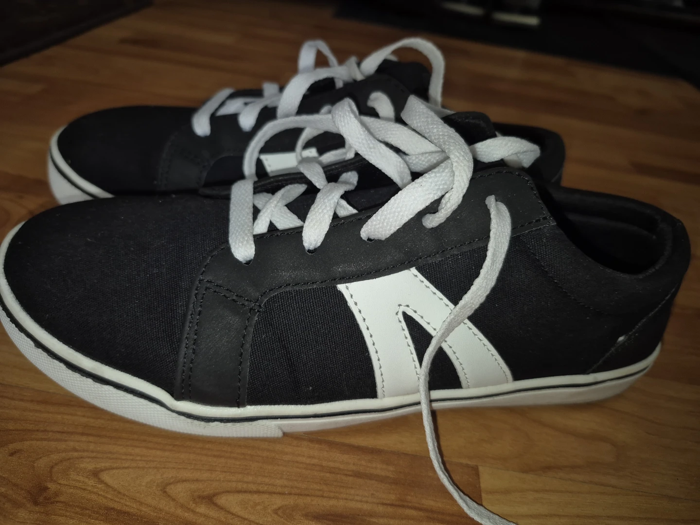 Women's Sneakers ,Size 9