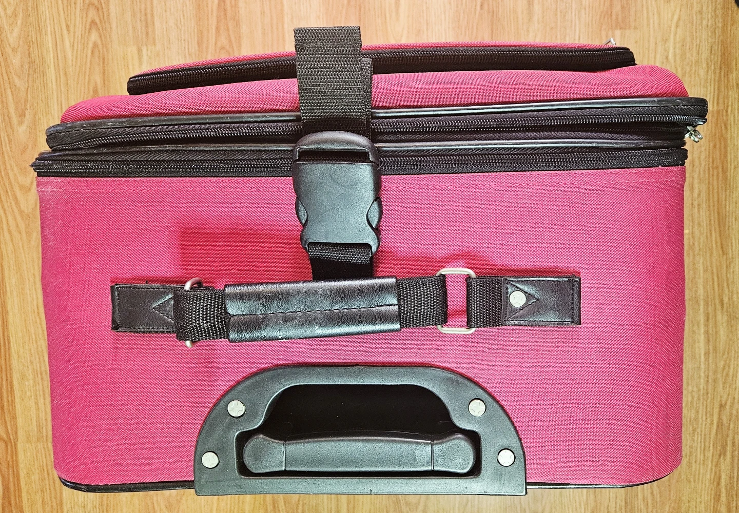 Red Hardside Spinner Suitcase ✨️ - photo 4
